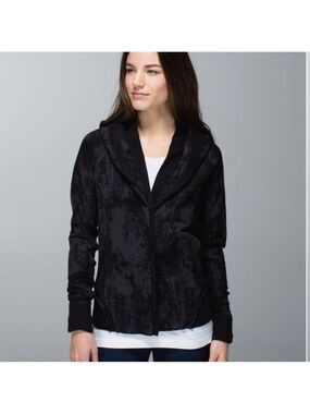Lululemon To Class Jacket In Sea Bed